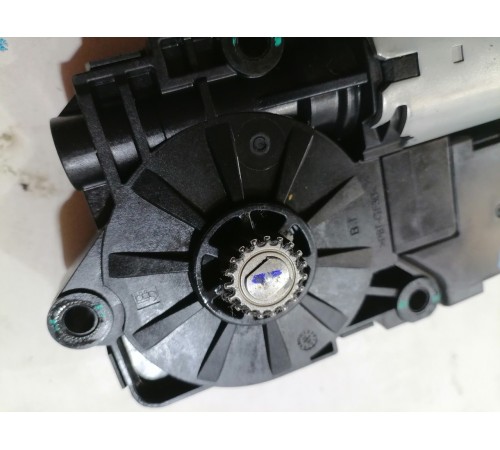 Моторчик люка передний