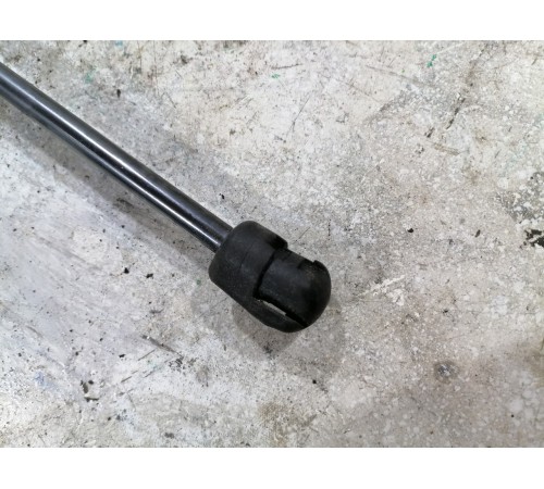 Амортизатор крышки двери багажника