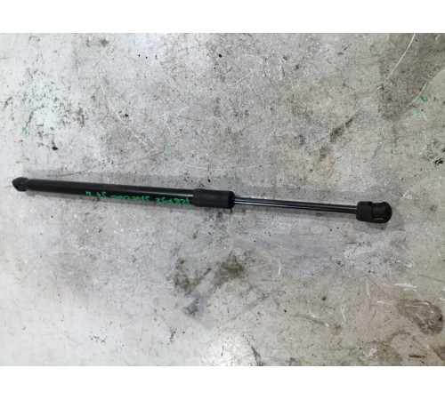 Амортизатор крышки двери багажника