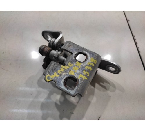 Петля двери (передняя, правая, нижняя)