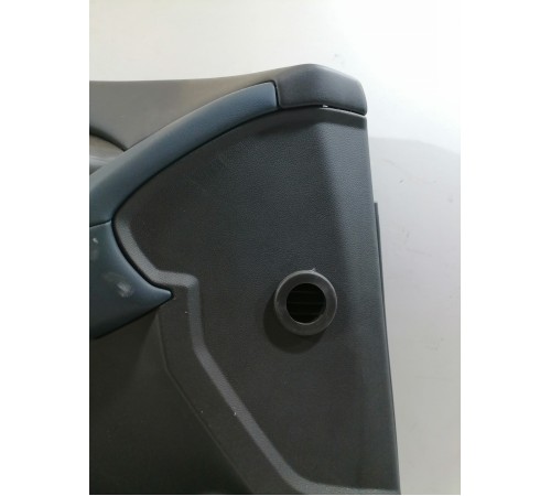 Обшивка двери передняя левая