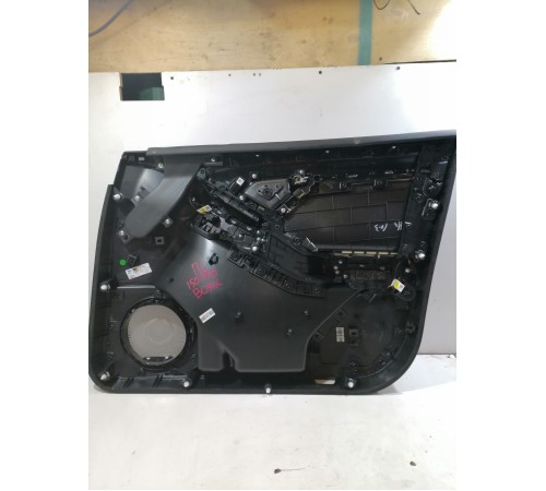 Обшивка двери передняя левая