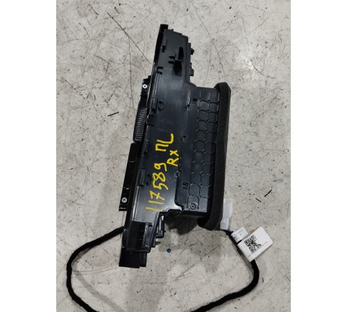 Дефлектор воздушный левый