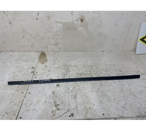 Молдинг двери стекла задней правой наружний