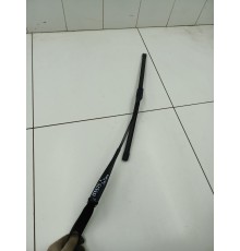 Поводок стеклоочистителя левый