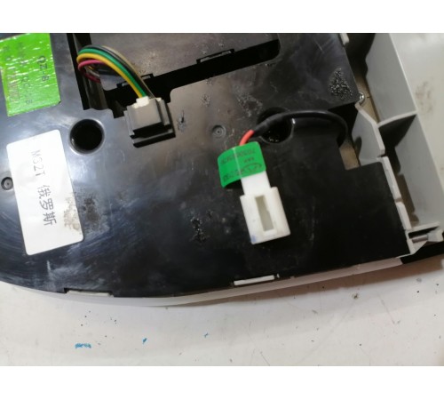 Плафон внутреннего освещения салона передний