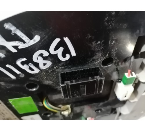 Плафон внутреннего освещения салона передний