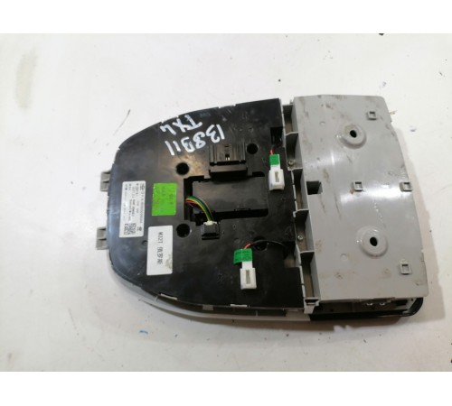 Плафон внутреннего освещения салона передний