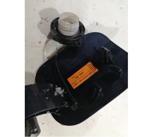 Лючок бензобака с крышкой