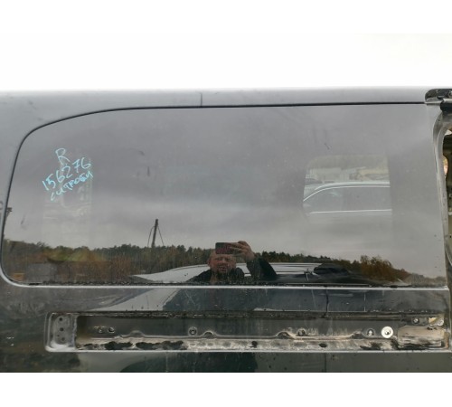 Глухое стекло заднее правое