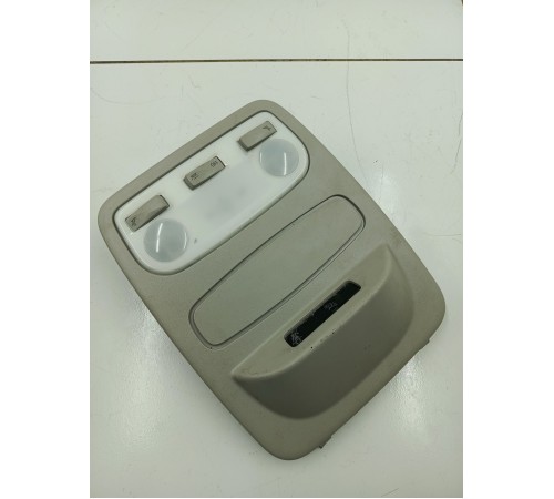 Плафон внутреннего освещения передний