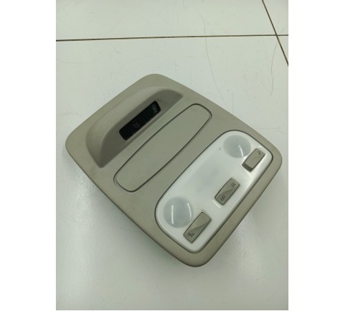 Плафон внутреннего освещения передний