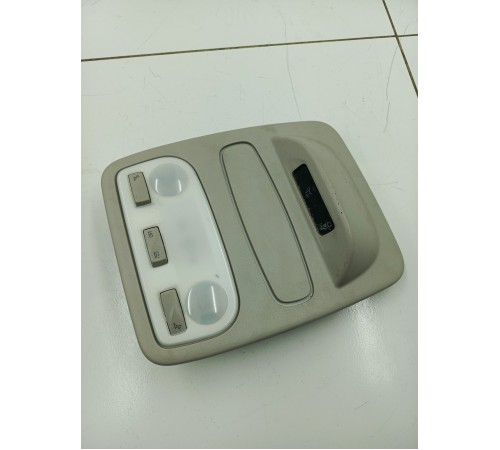 Плафон внутреннего освещения передний