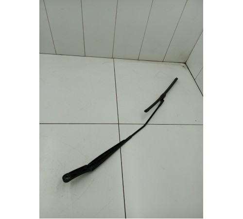 Поводок стеклоочистителя правый