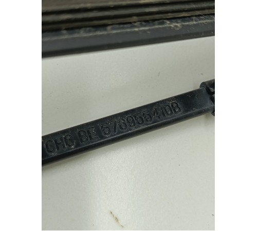 Поводок стеклоочистителя правый