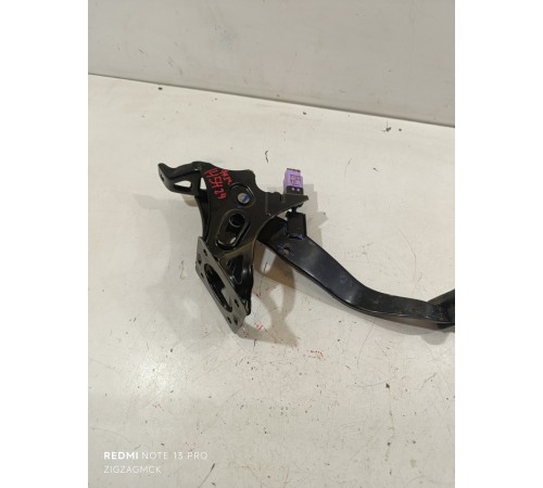 Педаль тормоза