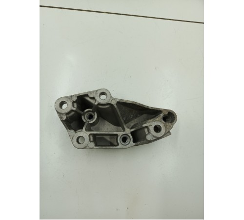 Кронштейн двигателя