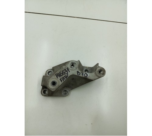 Кронштейн двигателя