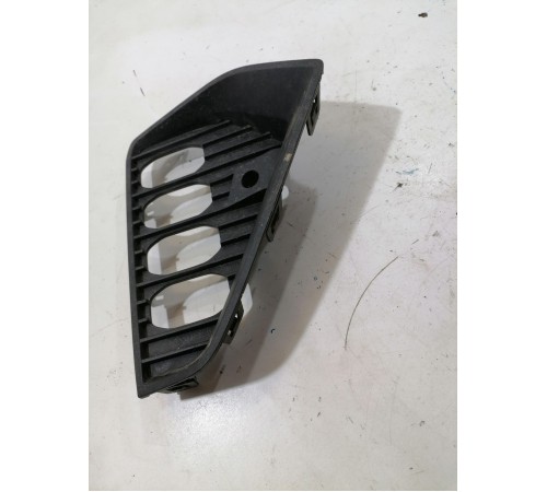 Накладка переднего бампера правая под ПТФ