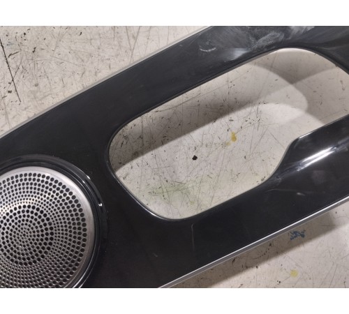 Накладка обшивки двери задняя левая с динамиков