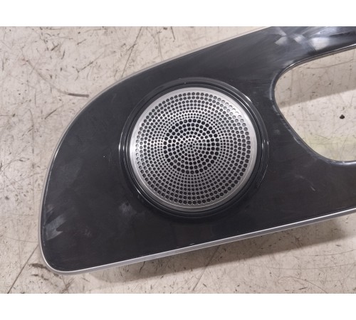 Накладка обшивки двери задняя левая с динамиков