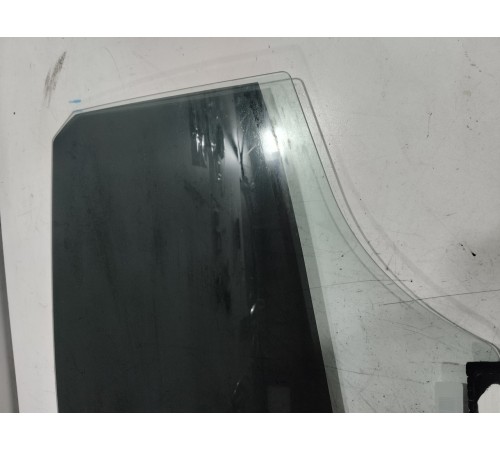 Стекло двери заднее левое