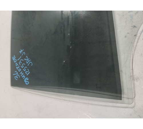 Стекло двери заднее левое