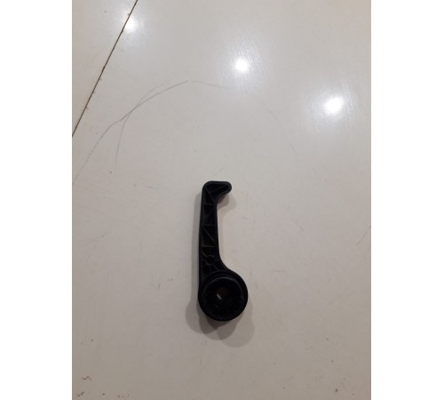 Рычаг открывания капота