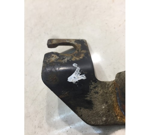 Кронштейн тормозной трубки