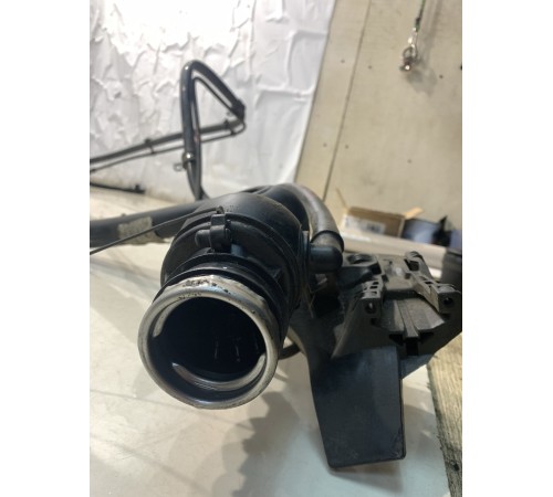 Горловина топливного бака