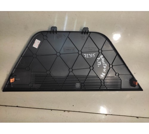 пластик багажника (задний правый)