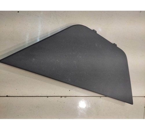 пластик багажника (задний правый)