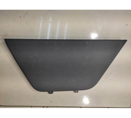 пластик багажника (задний правый)