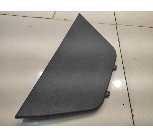 пластик багажника (задний правый)