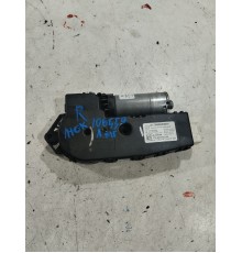 Моторчик люка правый Моторчик люка правый