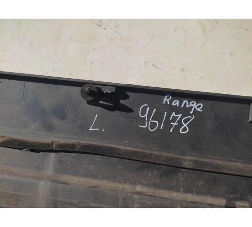 Накладка порога наружная левая