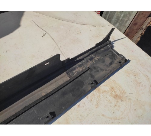 Накладка порога наружная левая