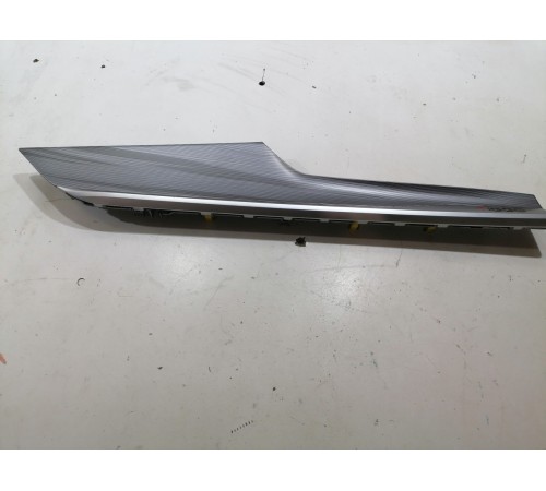 Декоративная накладка двери задняя левая