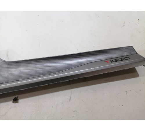 Декоративная накладка двери задняя левая