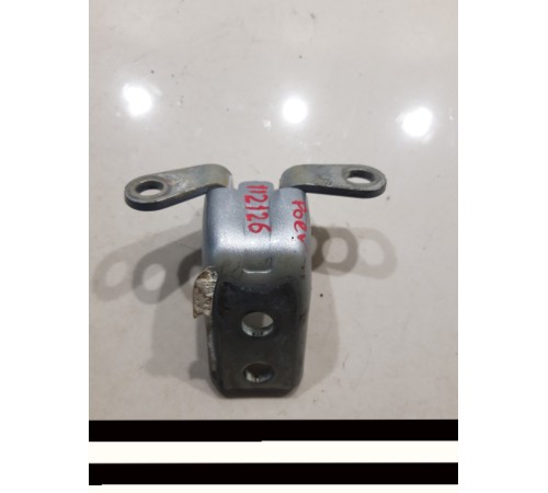 Петля двери(передняя правая верхняя)