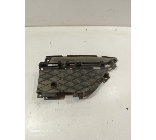 Решетка переднего бампера правая