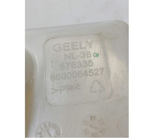 Бачок омывателя лобового стекла