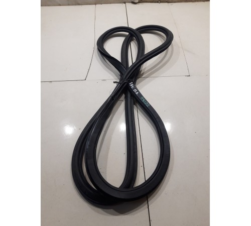 Уплотнитель двери(передний левый)