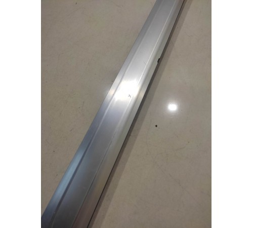 Накладка порога (передняя правая)