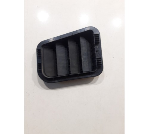 Решетка вентиляционная (задняя правая)