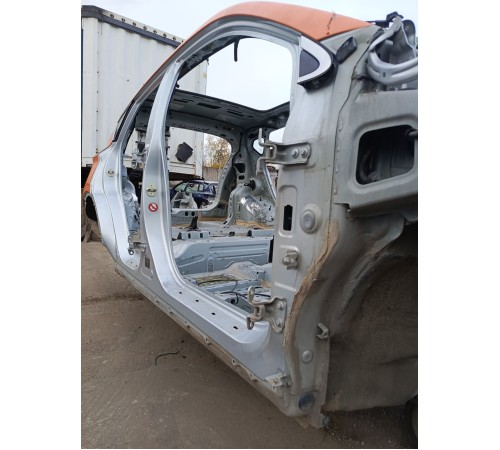 Порог со стойкой правый