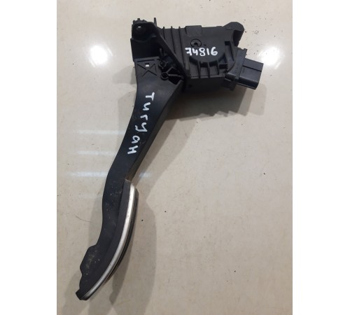 Педаль акселератора