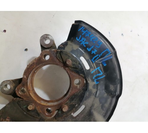 Кулак поворотный передний левый