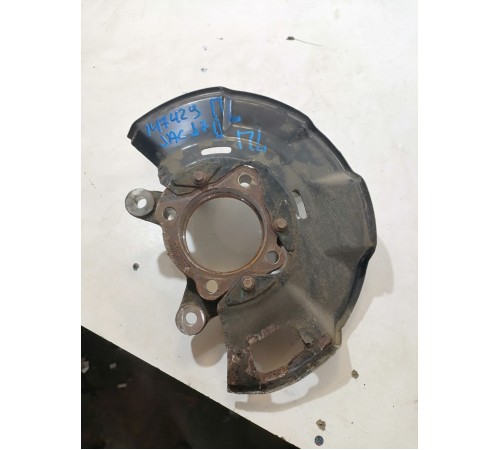 Кулак поворотный передний левый