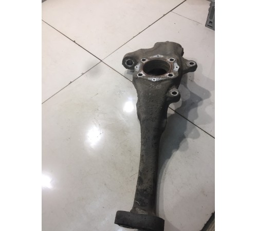 Кулак поворотный (передний правый)